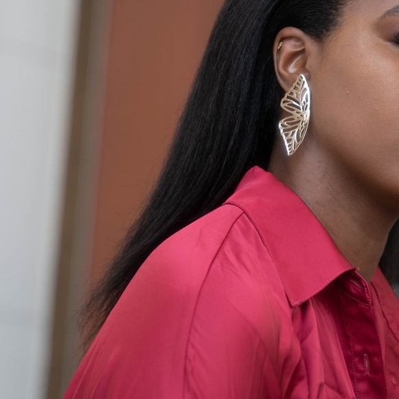 NWT Gold Butterfly Wing Earrings - Picture 1 of 6